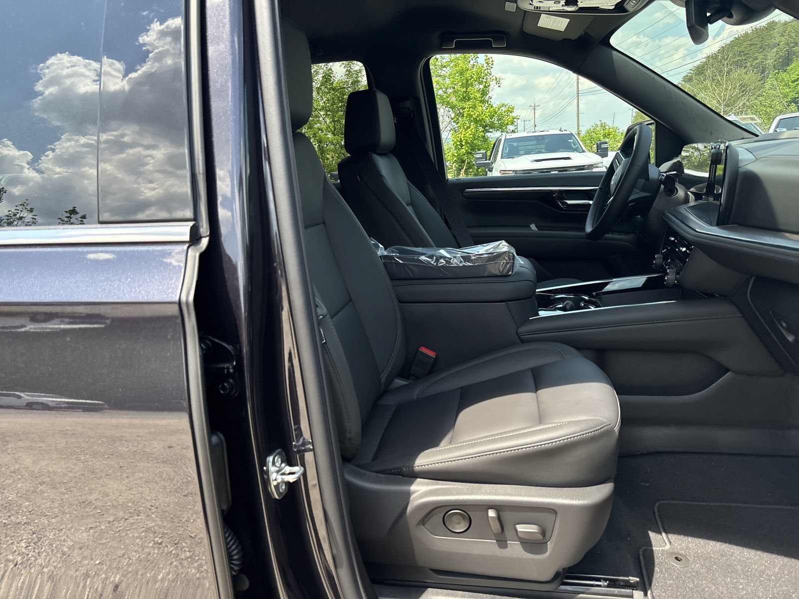New 2026 Chevrolet Tahoe LT w/ Comfort Package AWD/4WD image 27