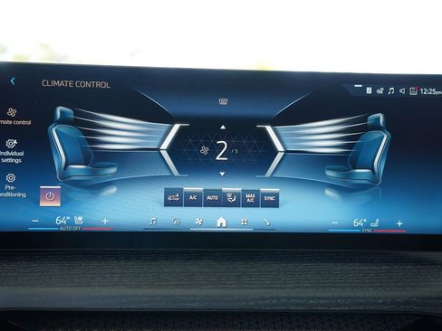 Used 2025 BMW 330i xDrive Sedan AWD/4WD image 17