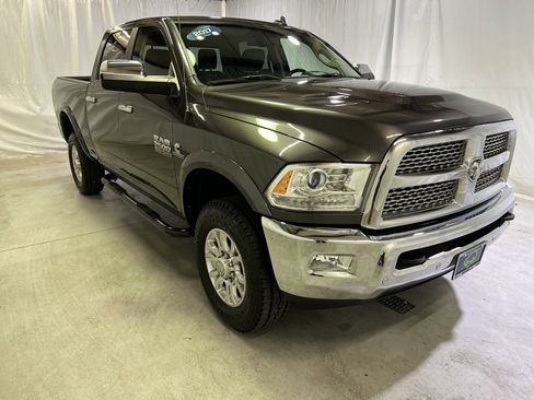 Used 2017 RAM 2500 Laramie AWD/4WD image 2