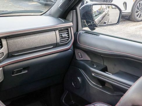 Used 2023 Ford Expedition Limited image 15
