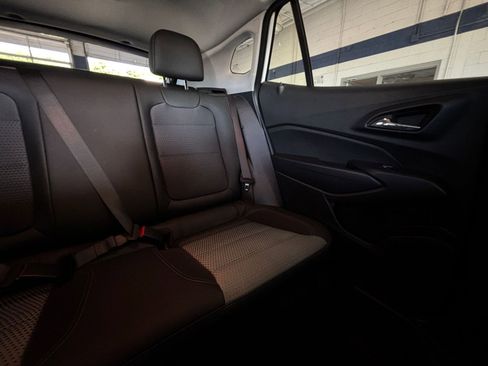 Used 2025 Chevrolet Trax LT image 37