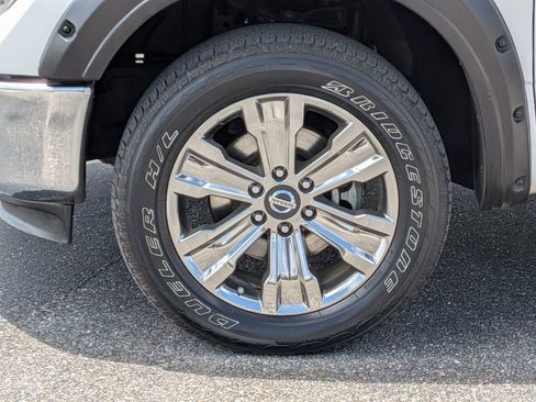 Used 2018 Nissan Titan SL w/ Chrome Package AWD/4WD image 11