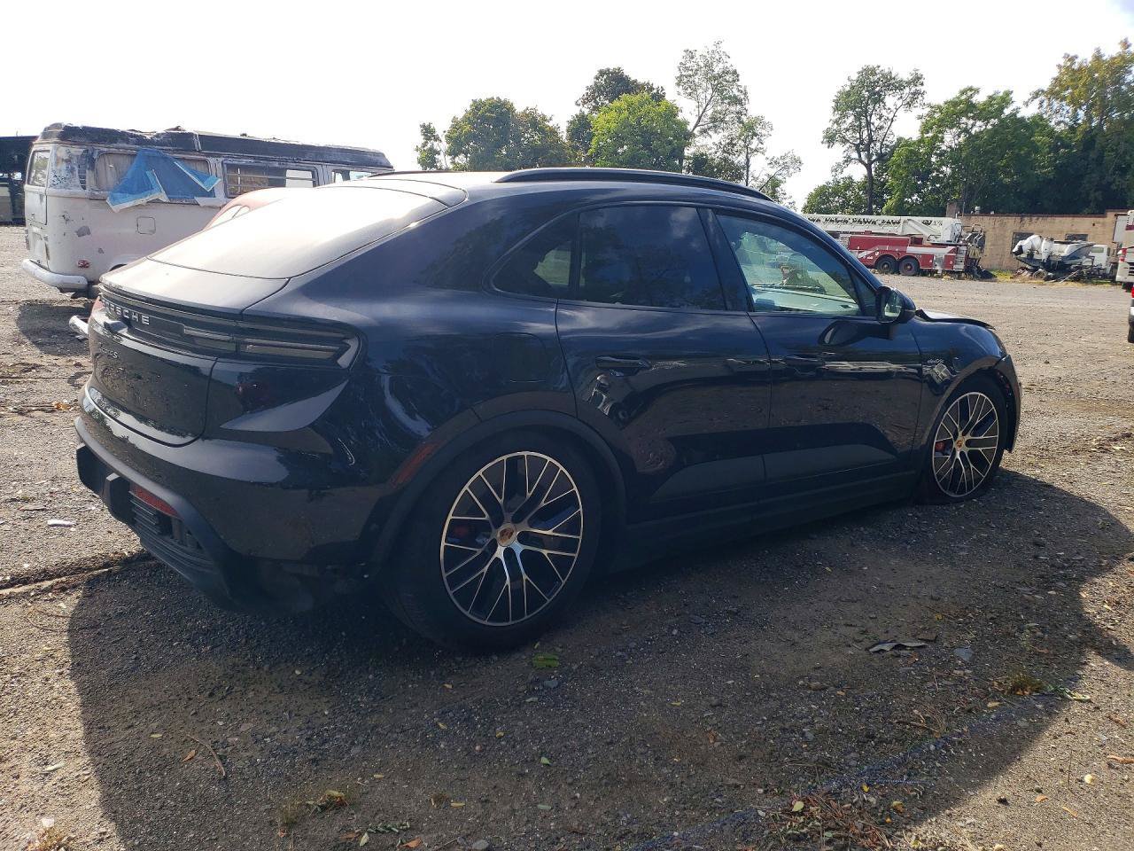 Used 2025 Porsche Macan 4S Electric AWD/4WD image 5