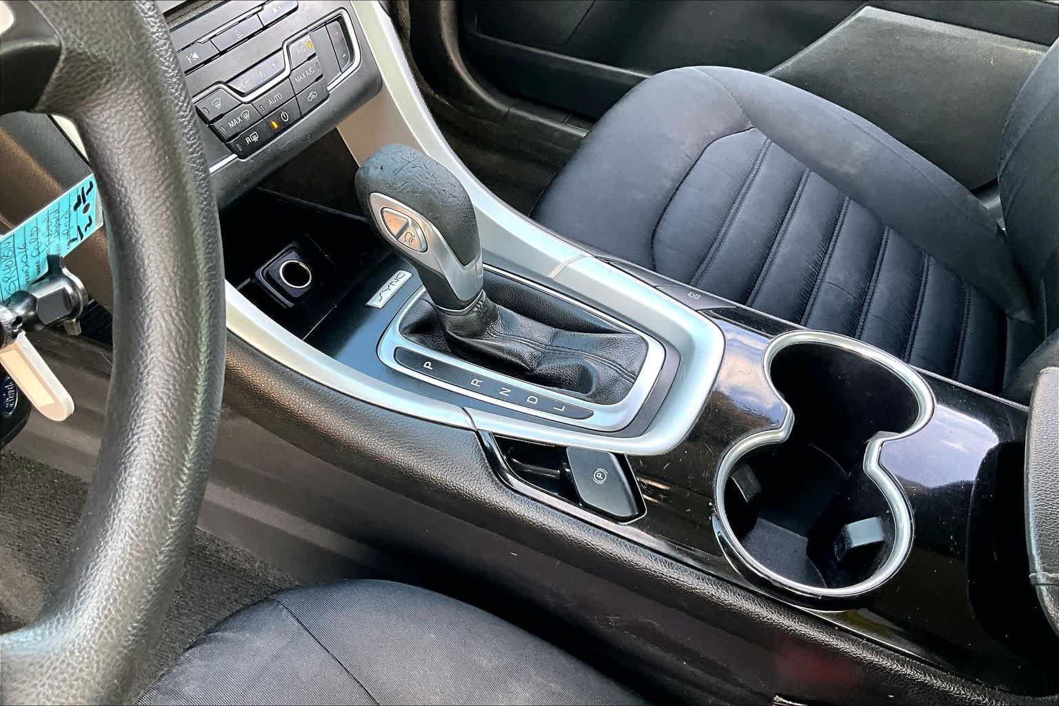 Used 2016 Ford Fusion SE FWD image 17