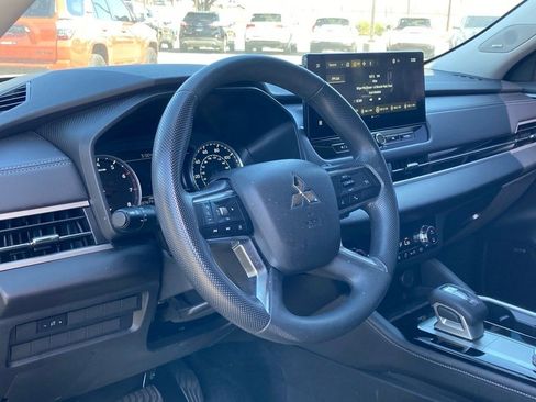Used 2025 Mitsubishi Outlander ES image 9