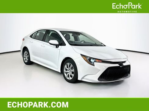 Used 2020 Toyota Corolla LE FWD image 1