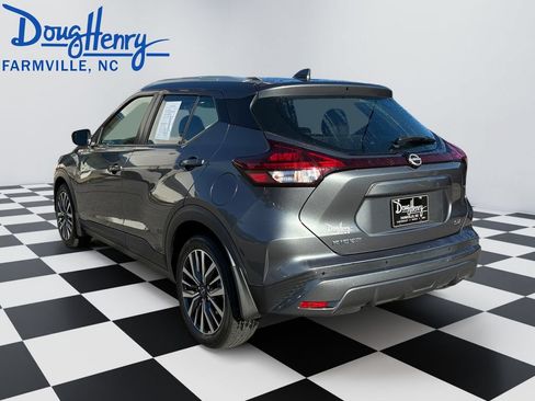 Used 2023 Nissan Kicks SV FWD image 3