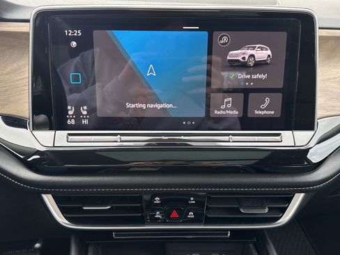 Used 2024 Volkswagen Atlas SE w/ Panoramic Sunroof Package image 12