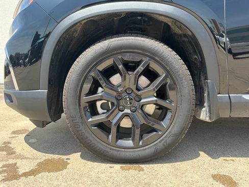 Used 2025 Honda Pilot Touring image 9