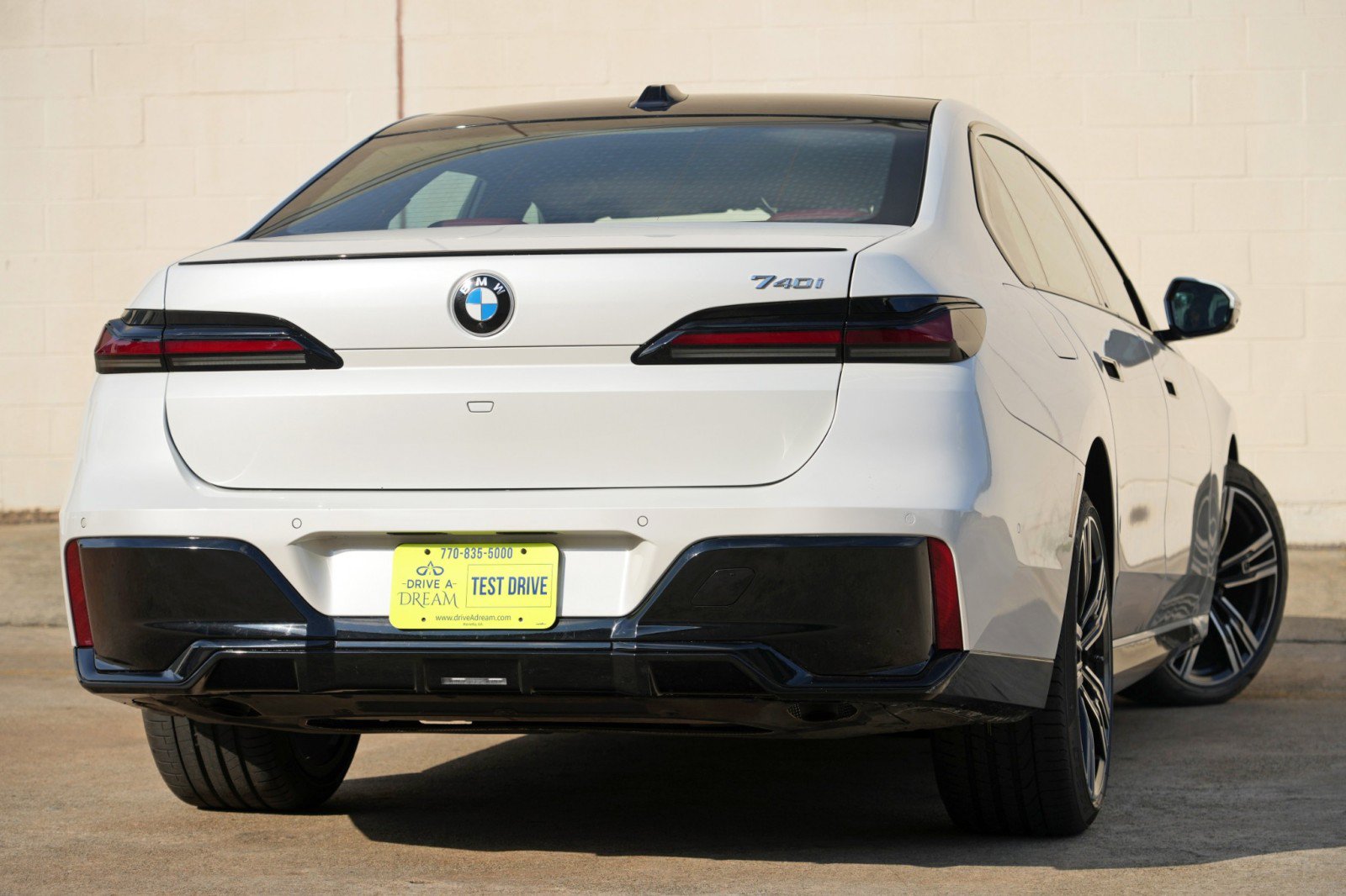 Used 2023 BMW 740i w/ Parking Assistance Package RWD image 5