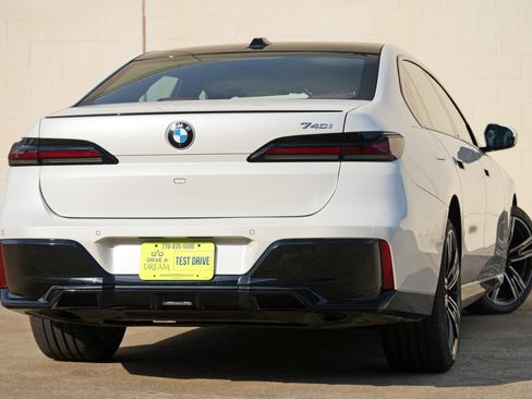 Used 2023 BMW 740i w/ Parking Assistance Package RWD image 5