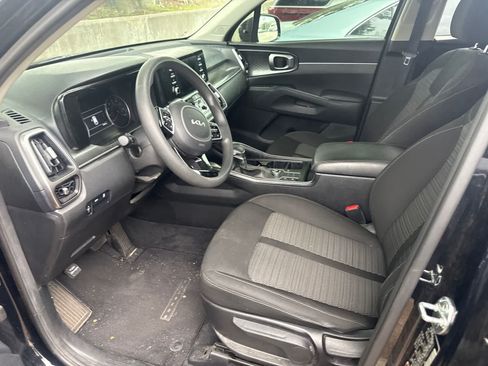 Used 2022 Kia Sorento LX FWD image 4