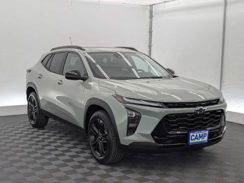 New 2026 Chevrolet Trax ACTIV w/ Sunroof Package FWD image 8