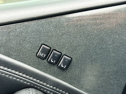 Used 2024 Nissan Armada SL w/ Midnight Edition Package image 19