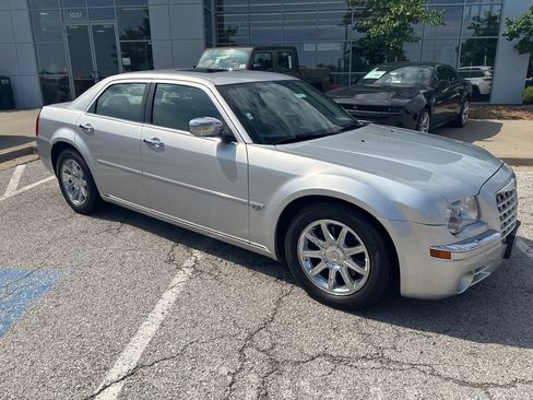Used 2005 Chrysler 300 C w/ Sound Group II RWD image 32