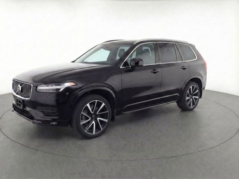 Used 2022 Volvo XC90 T6 Momentum w/ Advanced Package image 3