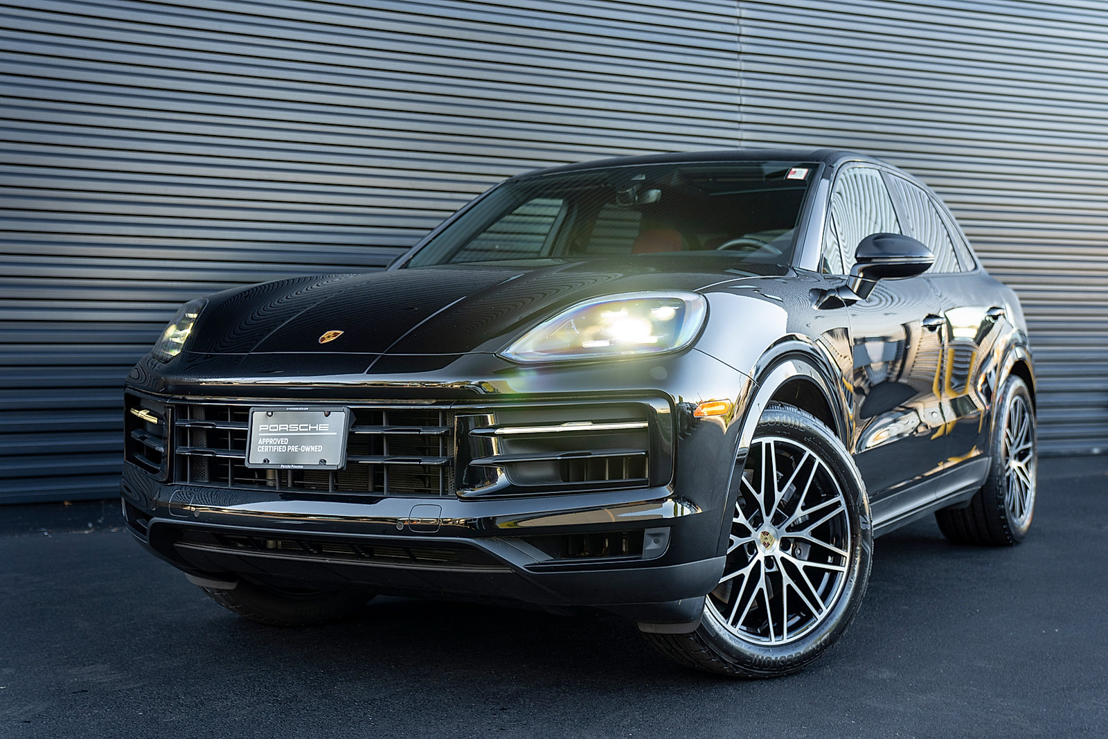 Used 2024 Porsche Cayenne AWD/4WD image 1