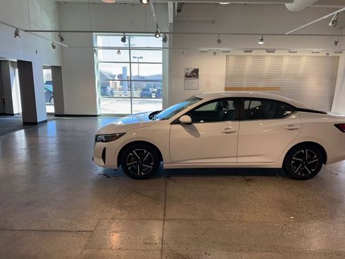 Used 2024 Nissan Sentra SV image 9