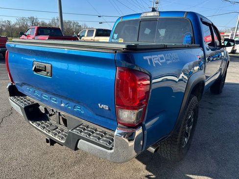 Used 2017 Toyota Tacoma TRD Off-Road w/ Tow Package image 3