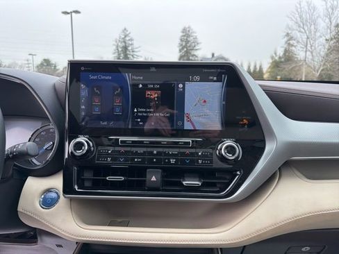 Used 2022 Toyota Highlander Platinum image 19