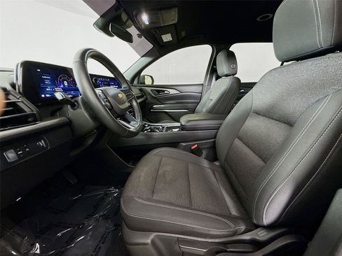 Used 2024 Chevrolet Traverse LS FWD image 2