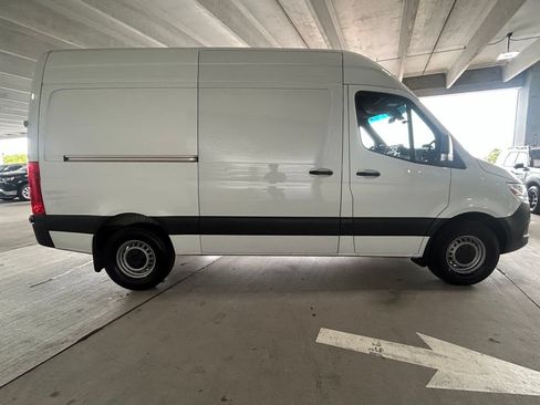 Used 2025 Mercedes-Benz Sprinter 2500 image 6