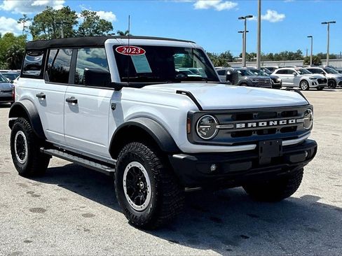 Used 2023 Ford Bronco Big Bend w/ Sasquatch Package image 2