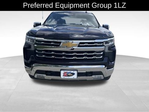 Used 2023 Chevrolet Silverado 1500 LTZ AWD/4WD image 2