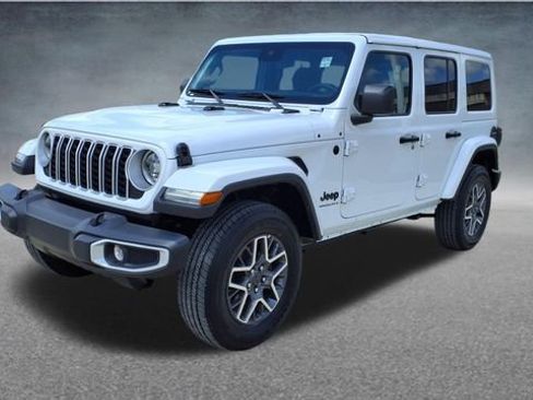 Used 2025 Jeep Wrangler Unlimited Sahara AWD/4WD image 4