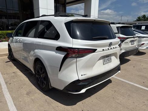 Used 2025 Toyota Sienna XSE FWD image 13