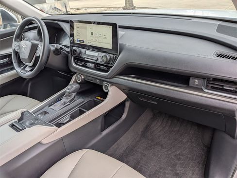 Used 2024 Toyota Grand Highlander XLE image 25