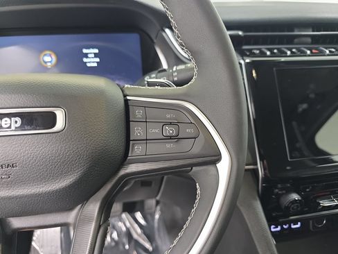 Used 2023 Jeep Grand Cherokee L Laredo w/ Luxury Tech Group I AWD/4WD image 18
