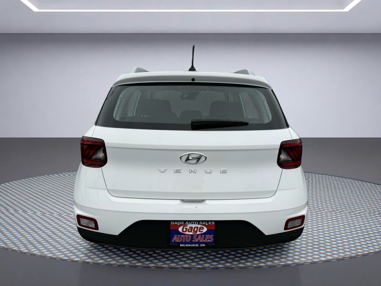 Used 2025 Hyundai Venue SEL FWD image 4