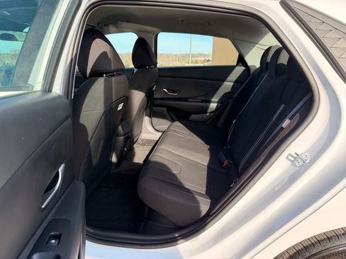Used 2025 Hyundai Elantra Hybrid FWD image 27