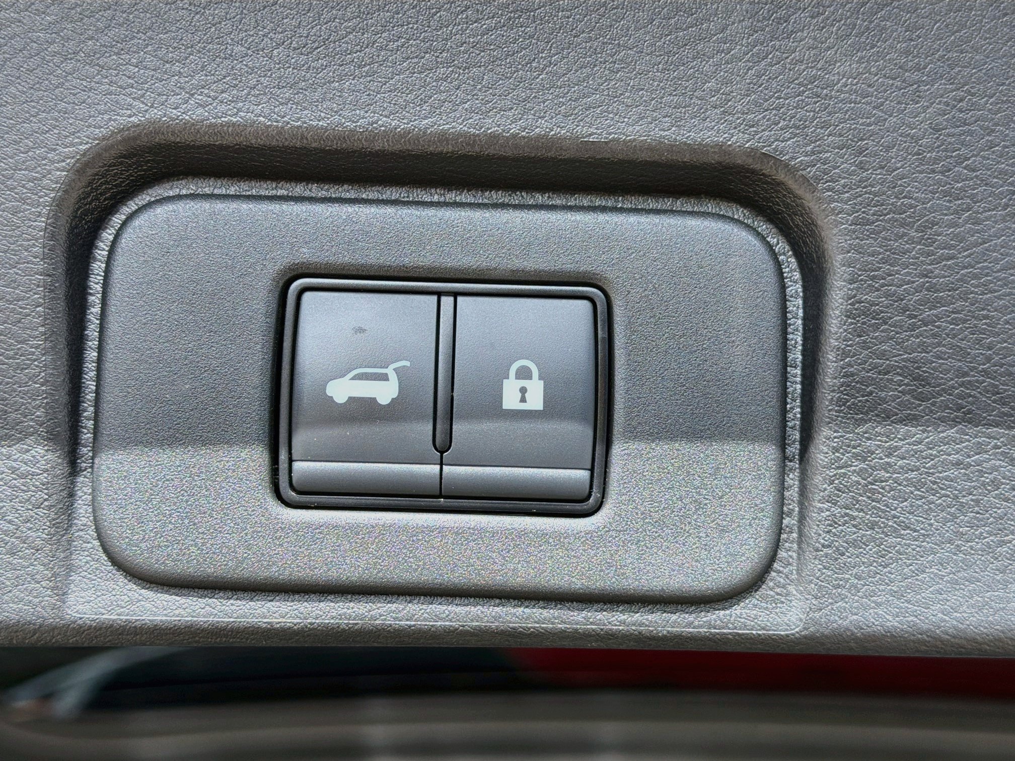 Used 2025 Nissan Rogue SV AWD/4WD image 29