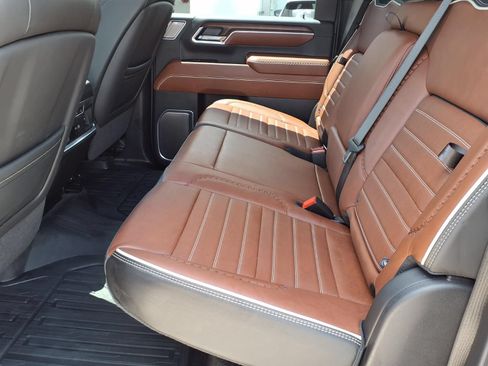 Used 2025 GMC Sierra 3500 Denali Ultimate AWD/4WD image 9