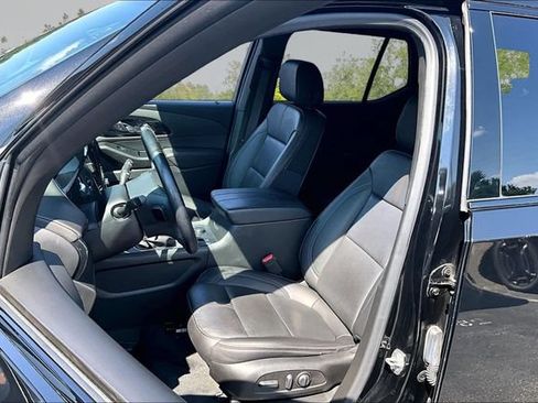 Used 2023 Chevrolet Traverse RS FWD image 23