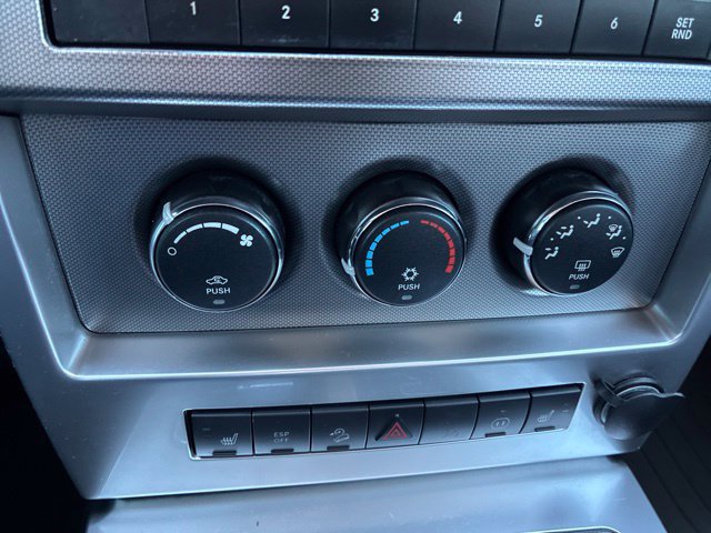 Used 2009 Jeep Liberty Limited w/ Premium Group AWD/4WD image 30