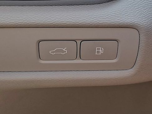 Certified 2025 Volvo S60 T8 Plus AWD/4WD image 25