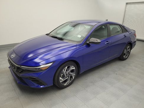 Used 2025 Hyundai Elantra Sport w/ Cargo Package FWD image 2