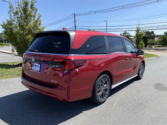 New 2026 Honda Odyssey Touring image 3