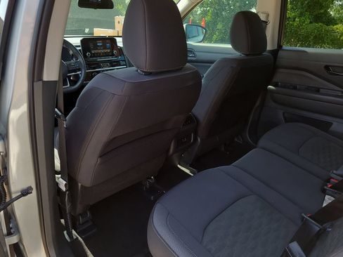 Certified 2024 Nissan Pathfinder SV FWD image 10