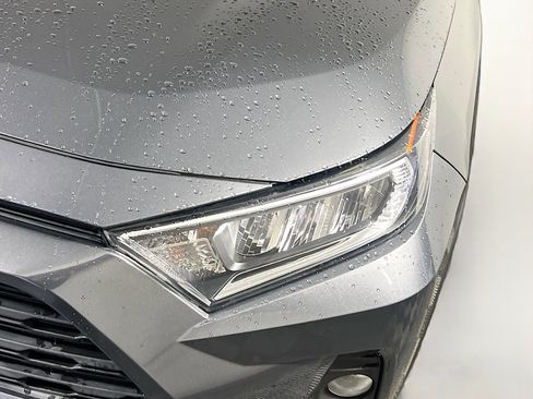 Used 2020 Toyota RAV4 XLE Premium image 11