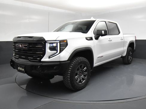 Used 2024 GMC Sierra 1500 AT4X image 2