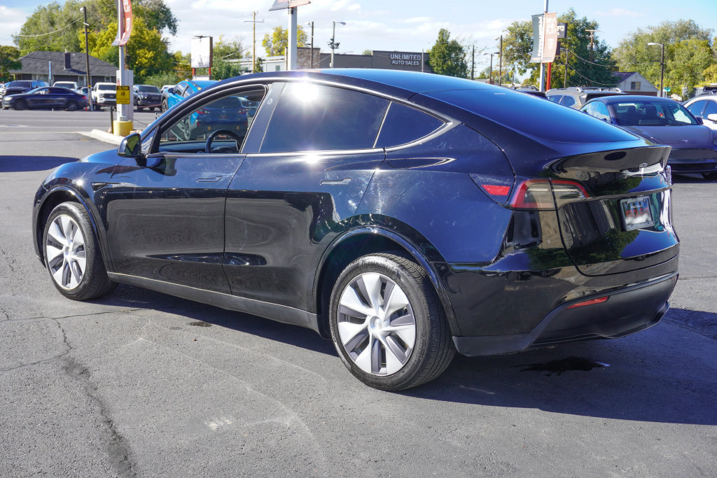Used 2024 Tesla Model Y Long Range AWD/4WD image 13