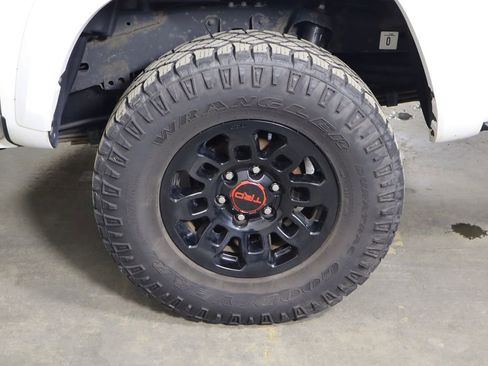 Used 2022 Toyota Tacoma SR5 w/ Technology Package RWD image 42
