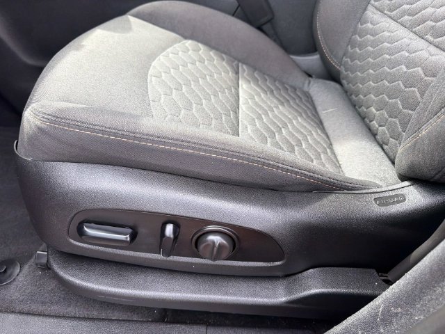 Used 2018 Chevrolet Equinox LT FWD image 21
