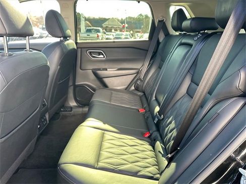 Used 2023 Nissan Rogue Platinum w/ Platinum Premium Package image 12