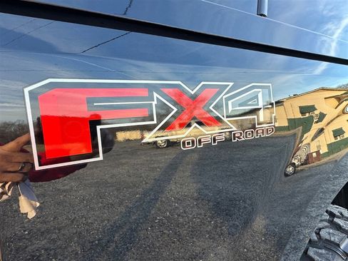 Used 2021 Ford F350 Platinum w/ FX4 Off-Road Package image 18