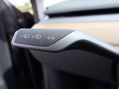 Used 2023 Tesla Model Y Long Range image 45